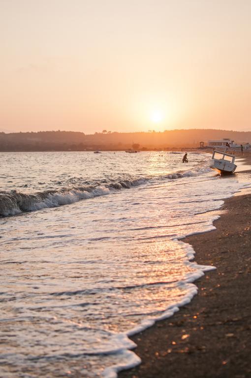 Апарт готель Mali Beach Сігаджік Екстер'єр фото